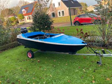 Boot met 8 pk motor beschikbaar voor biedingen