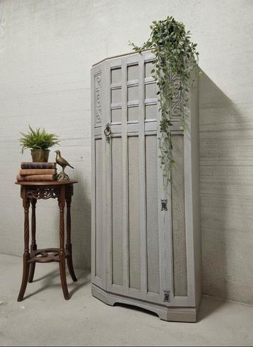 Antieke grijze kloosterkast vintage eendeurskast Art Deco  beschikbaar voor biedingen