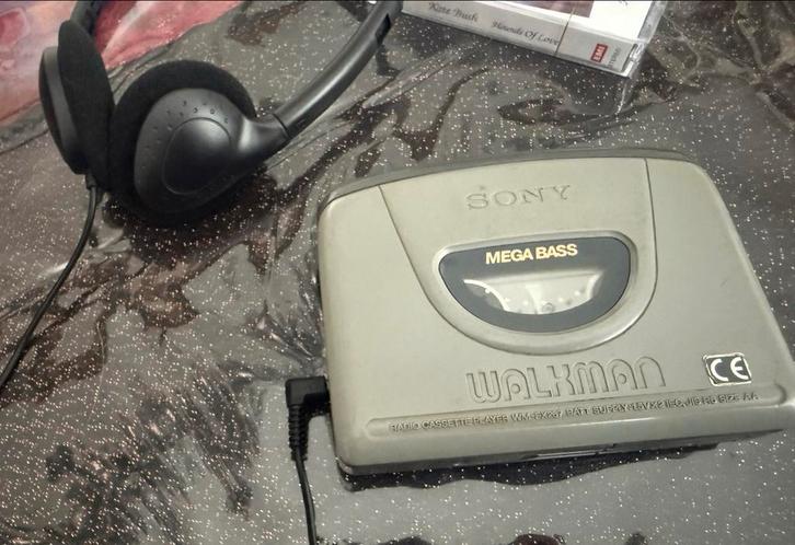 Vintage Sony Walkman met hoofdtelefoon Mega Bass, Audio, Tv en Foto, Walkmans, Discmans en Minidiscspelers, Walkman, Ophalen of Verzenden