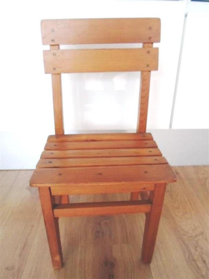 Oude houten kinderstoeltje / poppenstoeltje. 7 euro., Verzamelen, Poppen, Zo goed als nieuw, Accessoires, Ophalen of Verzenden