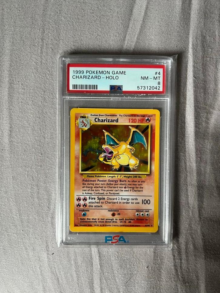 Charizard Base Set #4 PSA 8, Hobby en Vrije tijd, Verzamelkaartspellen | Pokémon, Zo goed als nieuw, Losse kaart, Ophalen of Verzenden