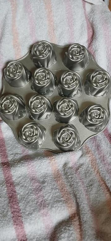 Nordic Ware cakevorm/bakvorm Sweetheart Roses beschikbaar voor biedingen