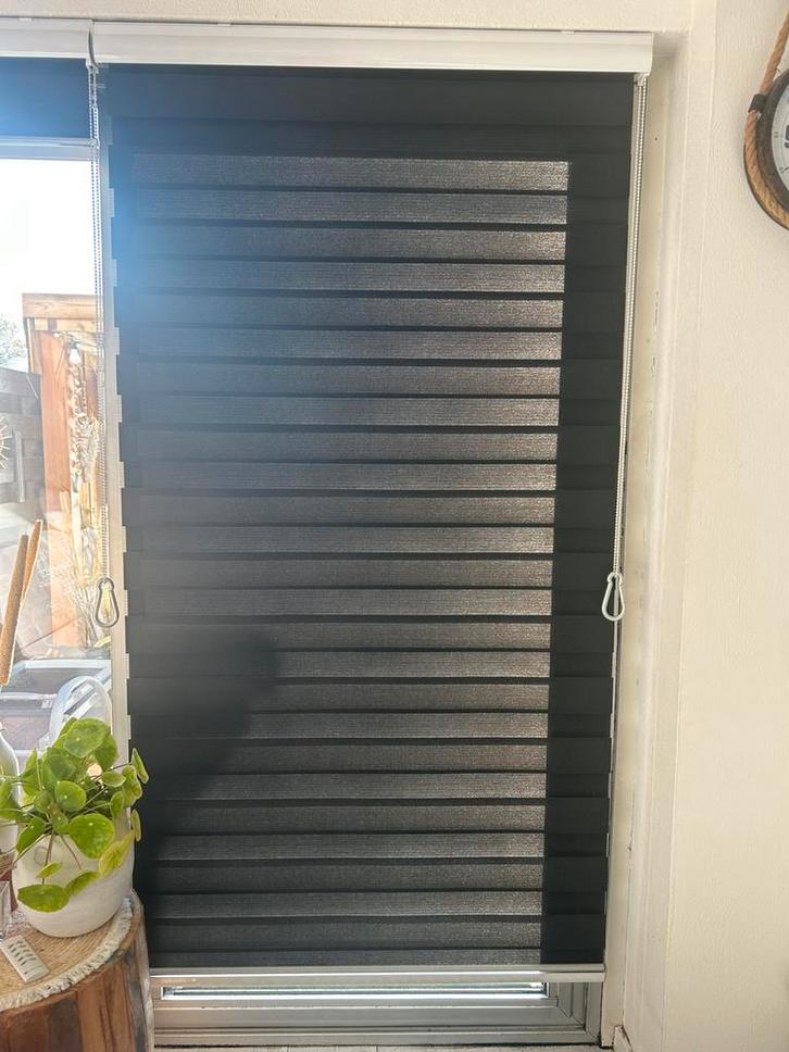 3 stuks Duo rolgordijnen Duo Aster zwart, Huis en Inrichting, Stoffering | Gordijnen en Lamellen, Zo goed als nieuw, 150 tot 200 cm