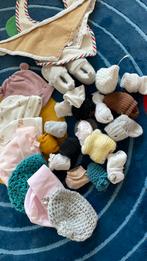 Baby hats, socks, gloves and slobbertjes, Kinderen en Baby's, Babykleding | Mutsen, Sjaals en Wanten, Ophalen of Verzenden, Zo goed als nieuw