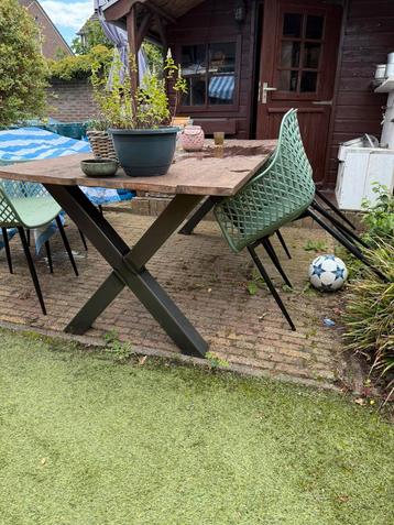 stalen kruispoten beschikbaar voor biedingen