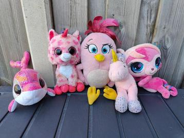 Leuke roze knuffels beschikbaar voor biedingen