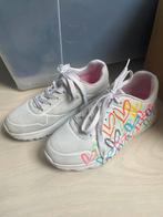 Witte sketchers met hartjes - maat 37, Ophalen of Verzenden, Zo goed als nieuw, Meisje, Schoenen