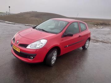 Renault Clio III 1.2 16V 75 pk 3D 2008 Rood