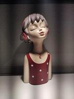 Beeld vrouw met koptelefoon, Kwastje-over-Kastje, Nieuw, Ophalen of Verzenden, Kwastjeoverkastje@gmail.com