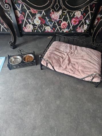 Hondenmand beschikbaar voor biedingen