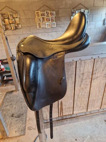 Mooi onderhouden custom zadel, coda 18 inch beschikbaar voor biedingen