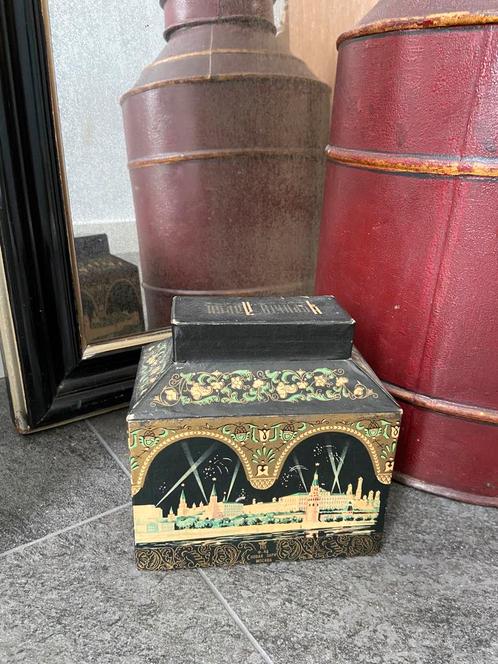 Oude kartonnen verpakking parfum Russisch goud zwart, Antiek en Kunst, Curiosa en Brocante, Ophalen of Verzenden