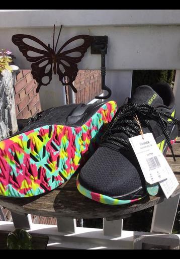 Sportschoen van merk Reebok. Zwart + kleurige zool. Maat 43. beschikbaar voor biedingen