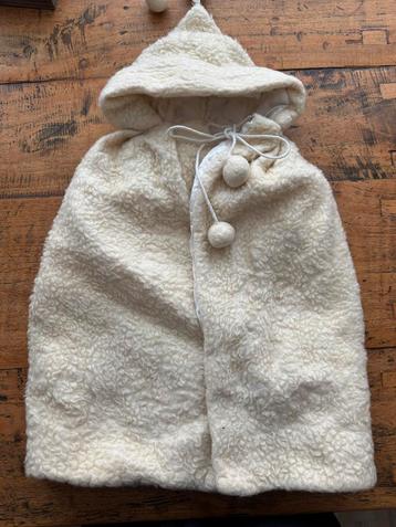 Vintage wollen cape met capuchon beschikbaar voor biedingen