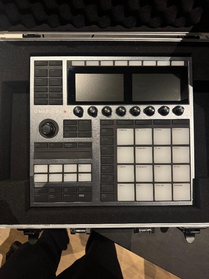 Native Instruments Maschine+ met reiskoffer, Muziek en Instrumenten, Samplers, Zo goed als nieuw, Ophalen