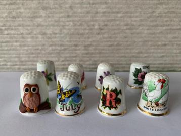 Verzameling hele mooie porseleinen vingerhoedjes beschikbaar voor biedingen