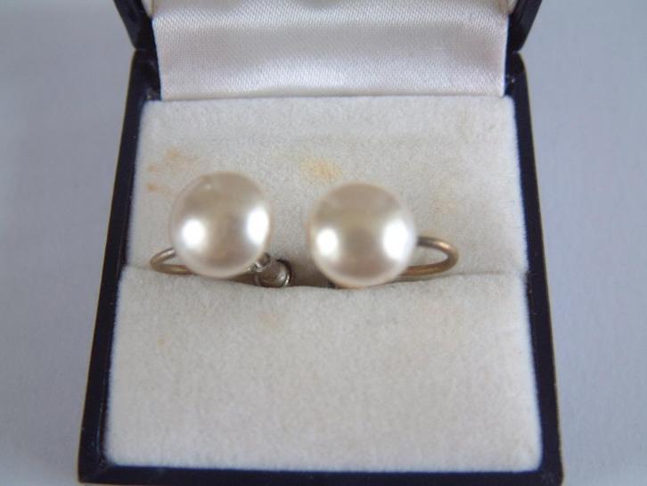 oude parel schroef oorbellen czechoslov, Sieraden, Tassen en Uiterlijk, Oorbellen, Gebruikt, Overige materialen, Ophalen of Verzenden