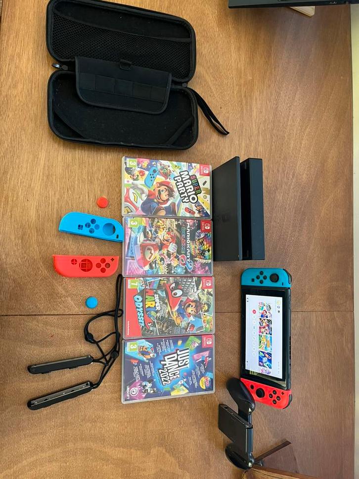 Nintendo switch, Spelcomputers en Games, Spelcomputers | Nintendo Switch, Gebruikt, Switch Original, Met 2 controllers, Met games