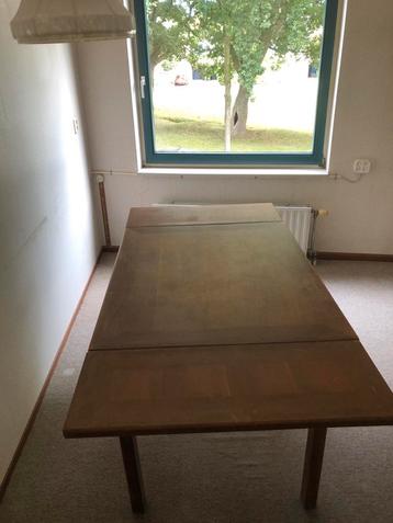 SOLD-    Uitrek tafel beschikbaar voor biedingen