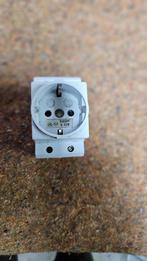 wandcontactdoos ( din- rail montage), Doe-het-zelf en Verbouw, Elektra en Kabels, Ophalen of Verzenden, Gebruikt, Stopcontact