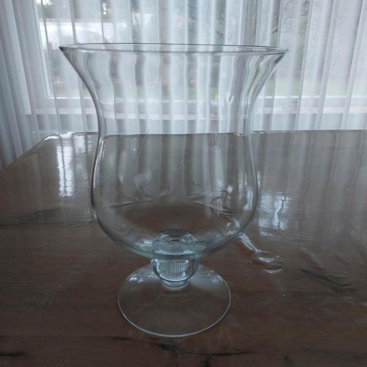 Glazen Vaas op Voet - Elegant Design, Huis en Inrichting, Woonaccessoires | Vazen, Zo goed als nieuw, Overige kleuren, Minder dan 50 cm
