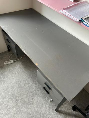 Bureau grijs met lades 