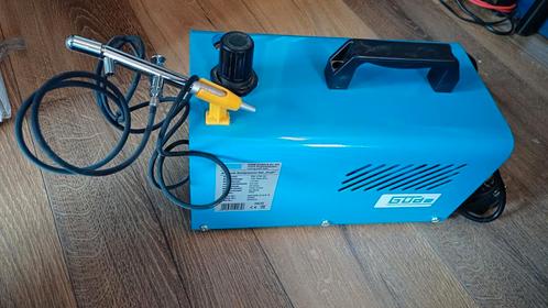 Airbrush x 2 inclusief boek volledig set bijna nieuw, Doe-het-zelf en Verbouw, Compressors, Zo goed als nieuw, 6 tot 10 bar, Ophalen