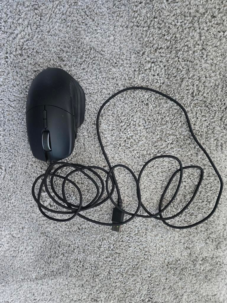 Razer Basilisk Gaming Muis - Perfect voor Gamers!, Computers en Software, Muizen, Gebruikt, Muis, Rechtshandig, Bedraad, Ergonomisch