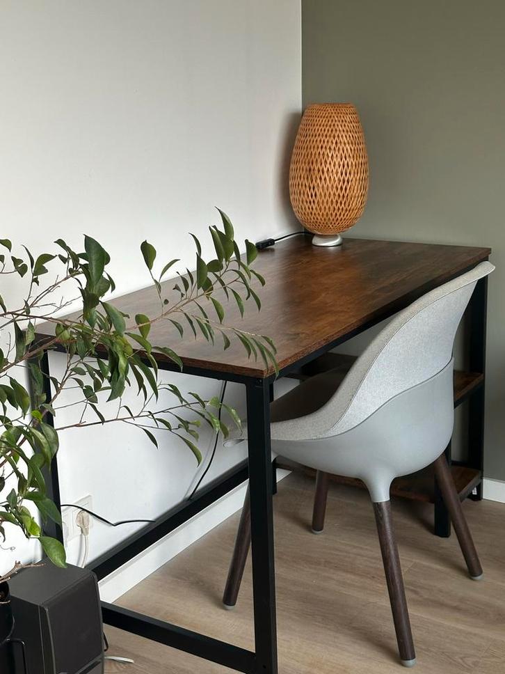 Bureau en IKEA stoel te koop, Huis en Inrichting, Bureaus, Gebruikt, Bureau, Ophalen