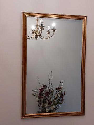 Vintage spiegel met sierlijke gouden lijst 67x108 cm beschikbaar voor biedingen