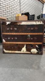 Kast bekleedt met koeienhuiden, Ophalen, 50 tot 100 cm, Zo goed als nieuw, 3 of 4 laden