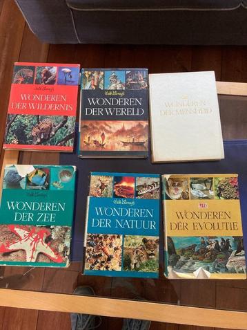 6 Walt Disney Wonderen der wereld boeken  beschikbaar voor biedingen