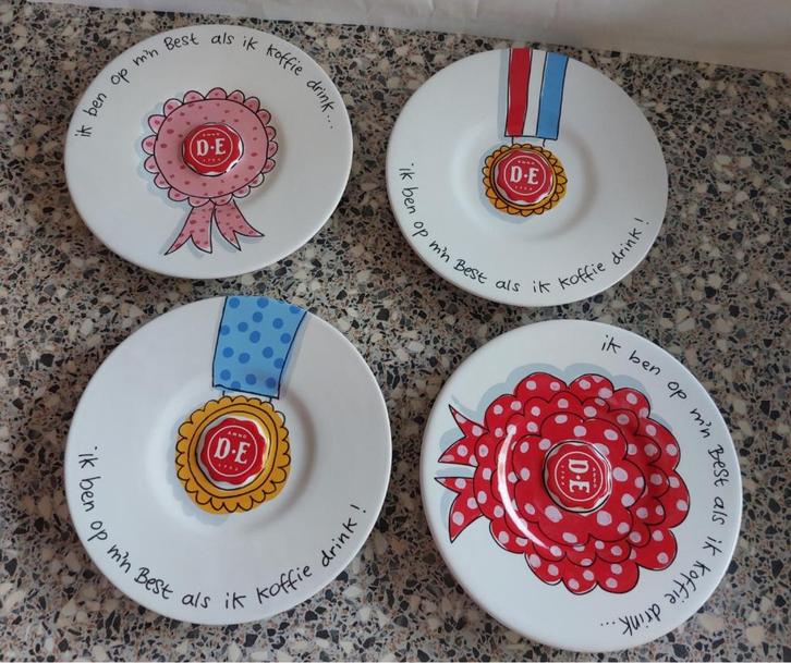 DE Douwe Egberts 4 schotels Blond Amsterdam    , Huis en Inrichting, Keuken | Servies, Zo goed als nieuw, Kop(pen) en/of Schotel(s)