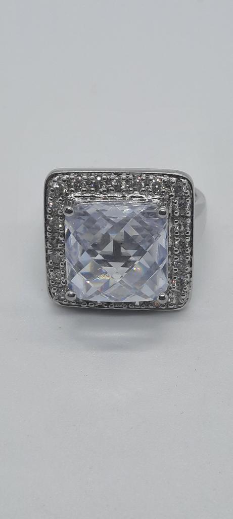 Zilveren ring met grote witte steen, Sieraden, Tassen en Uiterlijk, Ringen, Zo goed als nieuw, Dame, 17 tot 18, Zilver, Zilver