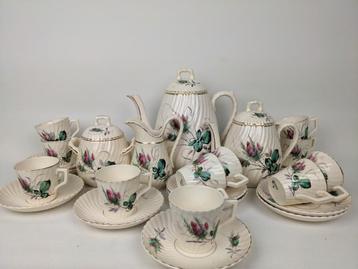 Servies Regout, getorst met rozen beschikbaar voor biedingen