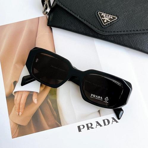 Prada PR 17WS, Sieraden, Tassen en Uiterlijk, Zonnebrillen en Brillen | Dames, Zo goed als nieuw, Zonnebril, Prada, Zwart, Ophalen of Verzenden