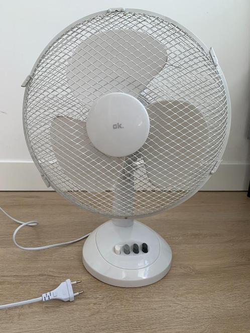 White Table Fan, Witgoed en Apparatuur, Ventilatoren, Zo goed als nieuw, Tafelventilator, Ophalen
