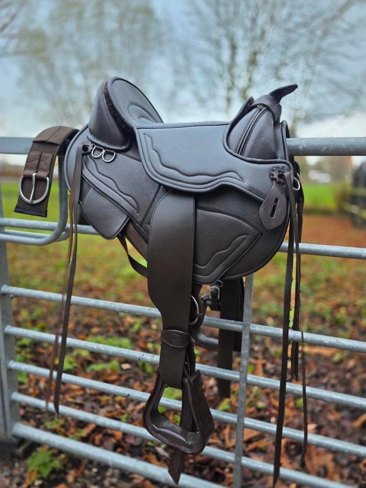 Bruin Edix boomloos Western zadel 15 inch, Dieren en Toebehoren, Paarden en Pony's | Zadels, Zo goed als nieuw, Western, Ophalen