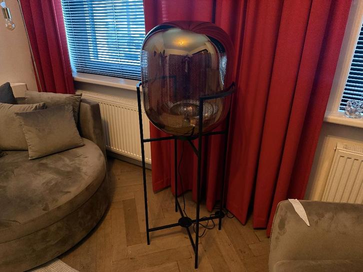 Stijlvolle lamp, Huis en Inrichting, Lampen | Vloerlampen, Zo goed als nieuw, Minder dan 100 cm, Metaal, Ophalen