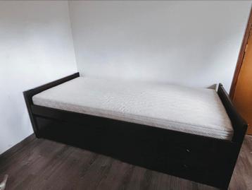 Eenpersoonsbed 200x90 incl matras en lattenbodem beschikbaar voor biedingen