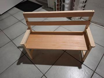 Poppenbankje te koop beschikbaar voor biedingen