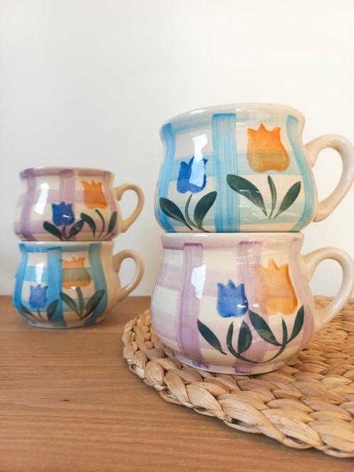Soepkommen met tulp motief roze blauw, Huis en Inrichting, Keuken | Servies, Gebruikt, Kom(men), Overige stijlen, Ophalen of Verzenden