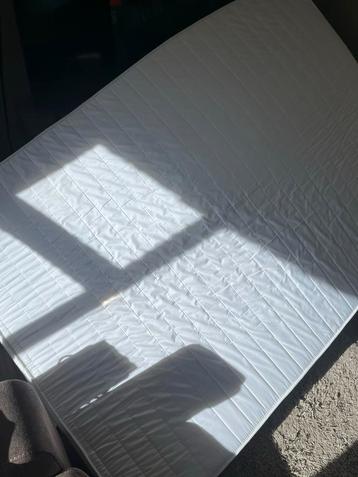Schuimmatras 140x200 cm beschikbaar voor biedingen