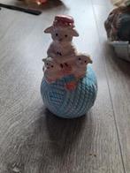 Lieve schaapjes op een bol wol spaarpot, Ophalen of Verzenden, Steen, Aardewerk of Keramiek, Dier