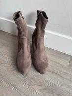 Taupe Suede Laarsjes Stefano Lauran Maat 38, Bruin, Stefano lauran, Lage of Enkellaarzen, Nieuw