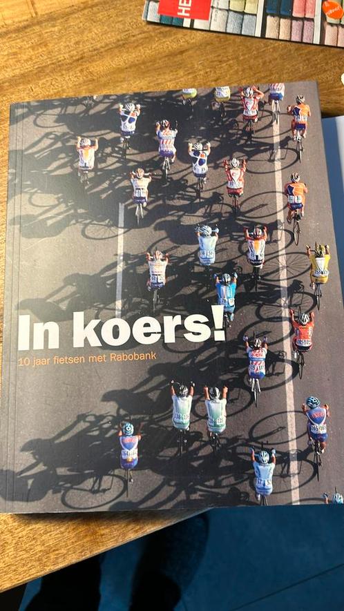 J. Bergsma - In koers! 10 jaar fietsen, boek is als nieuw, Boeken, Sportboeken, Nieuw, Lopen en Fietsen, Ophalen of Verzenden