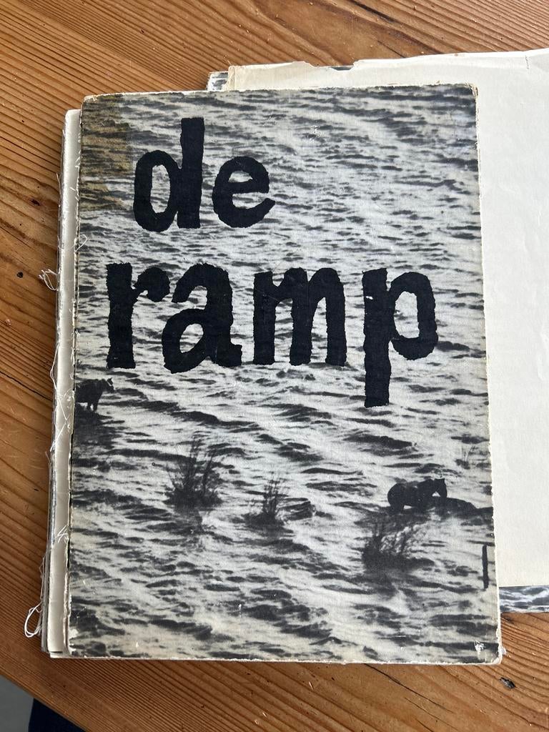 De ramp - fotoboek nav de watersnoodramp in 1953, Boeken, Geschiedenis | Vaderland, Ophalen of Verzenden, 20e eeuw of later, Gelezen