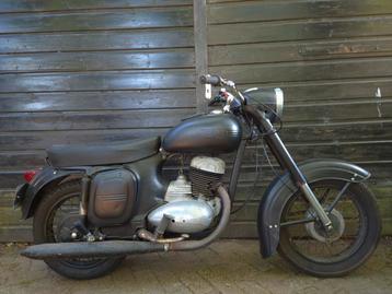 Rijklare Jawa 250cc uit 1968 met geldig kenteken beschikbaar voor biedingen