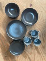 Ikea servies set grijs, Huis en Inrichting, Keuken | Servies, Gebruikt, Ophalen of Verzenden, Overige stijlen, Kop(pen) en/of Schotel(s)