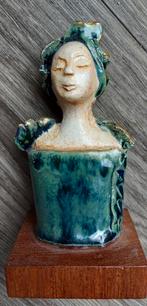 Buste van vrouw. Keramiek. Groen., Ophalen of Verzenden